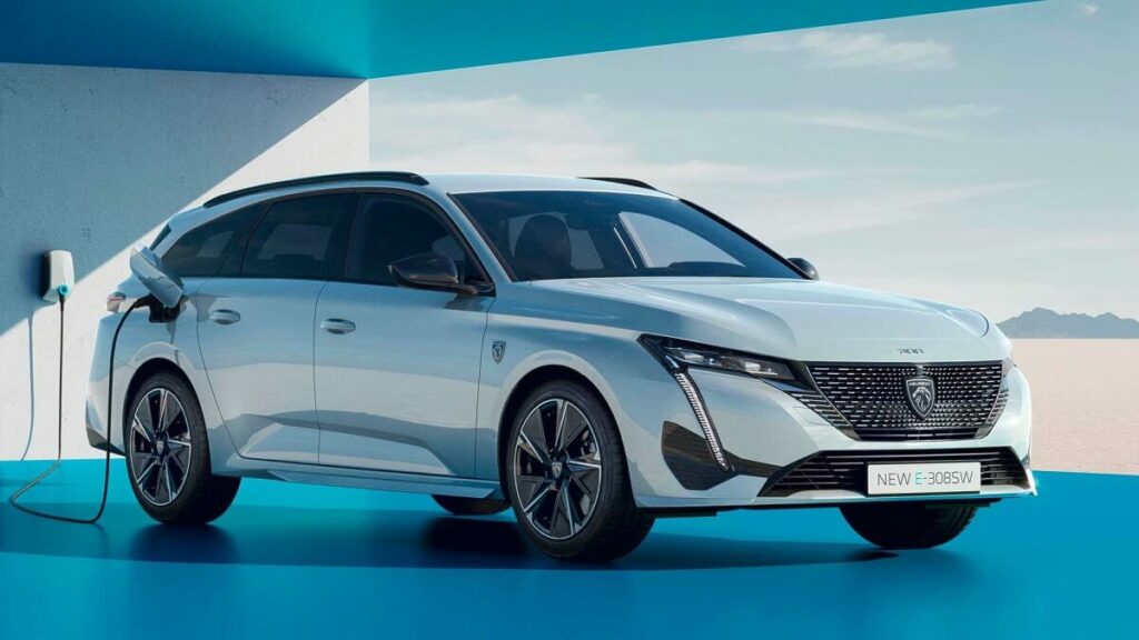 Foto da versão Perua do Peugeot e-308 2023