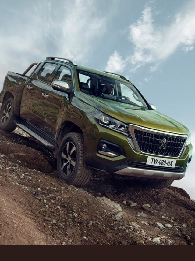 Foto de uma Landtrek 2023 descendo um morro