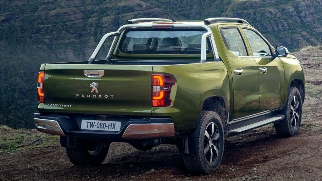 Foto da traseira da Landtrek 2023