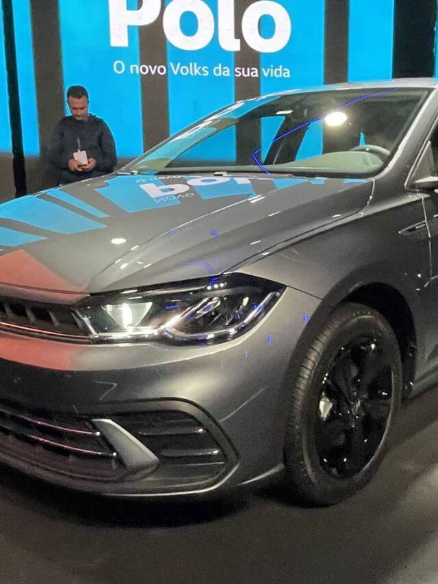 Polo MPI cinza escuro.