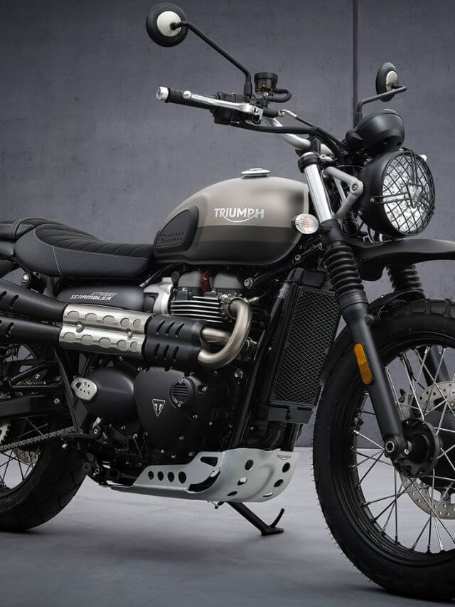 Scrambler 900 cinza, parada.