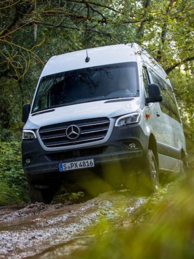 Sprinter no meio do mato.