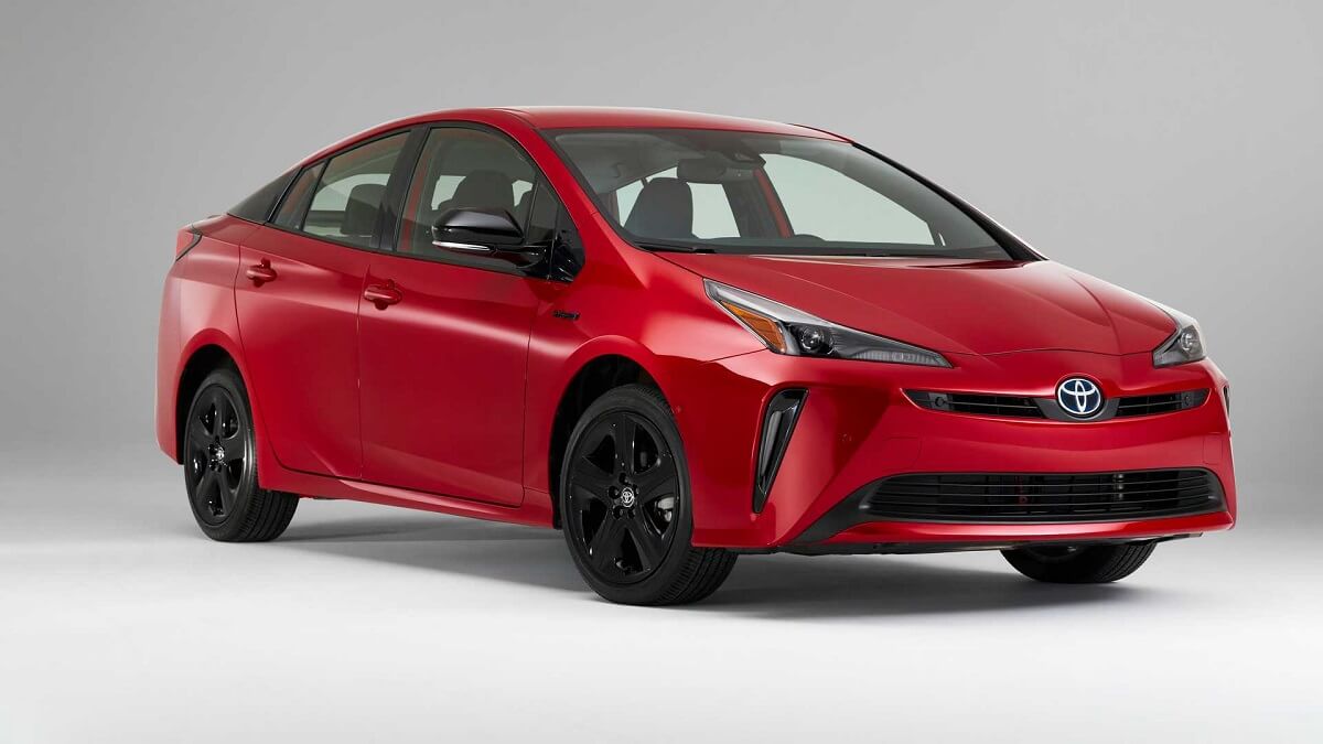 Foto de um Toyota Prius em 2023 vermelho