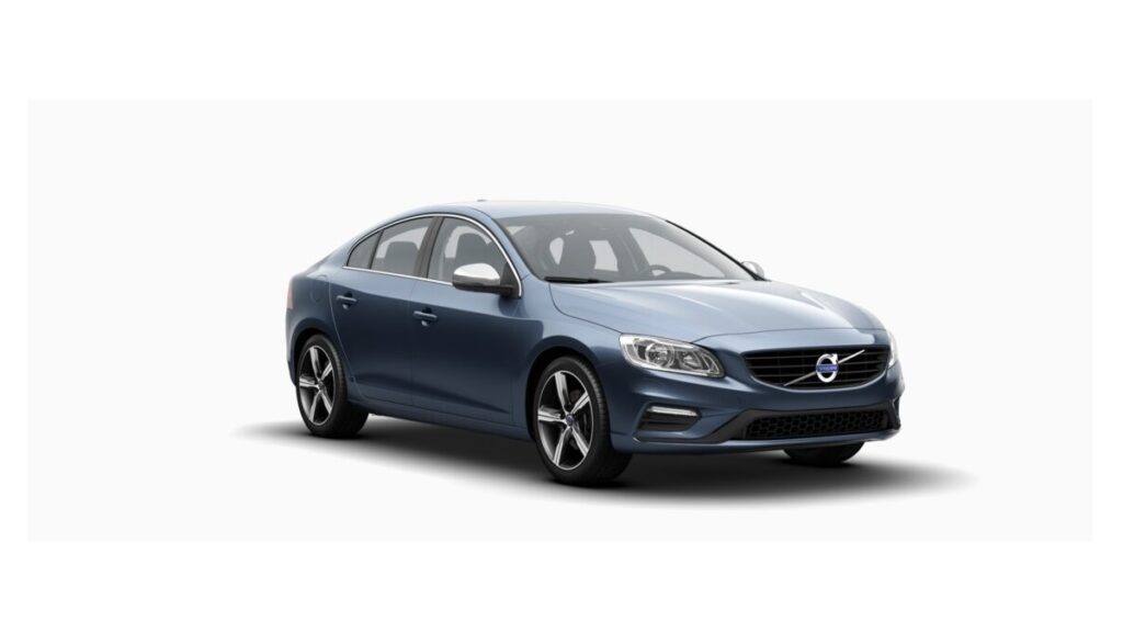 Foto frontal de um Volvo S60 2017