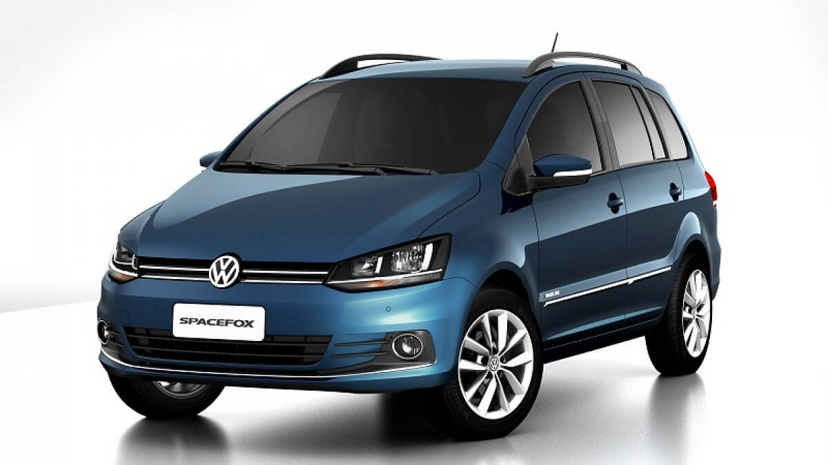 Foto frontal de um Spacefox em 2023 azul