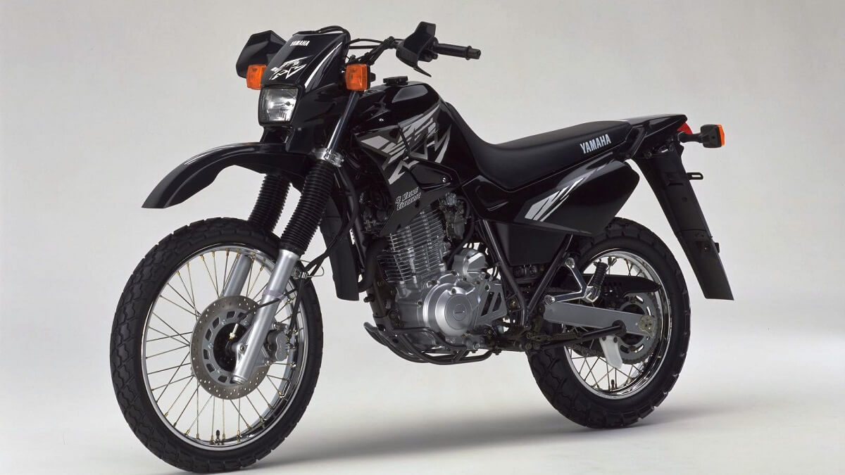 Foto de uma Yamaha XT 600 preta