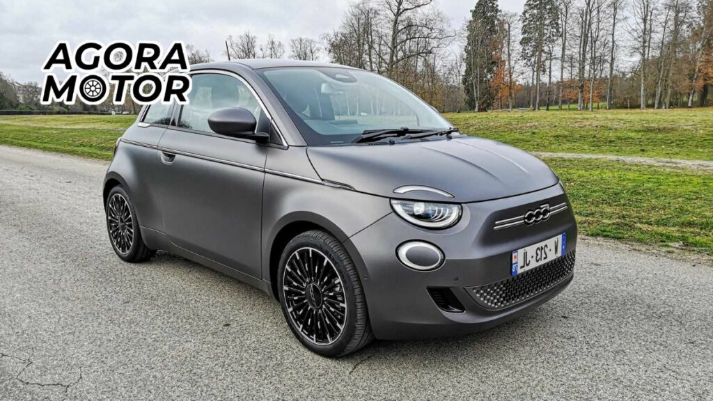 Foto de um Fiat 500e