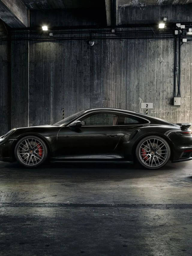 Porsche 911 preto.
