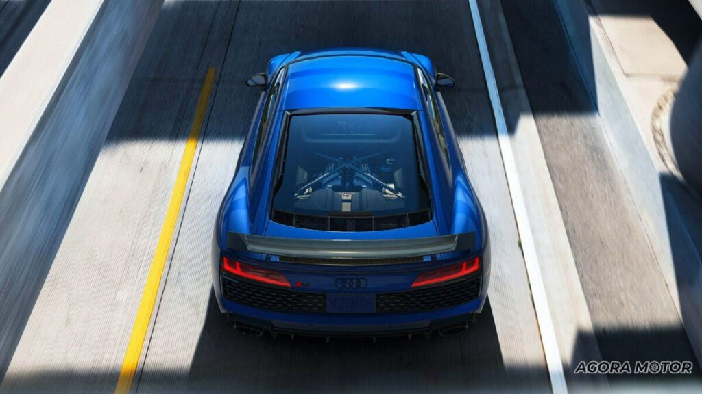 Motor do R8 exposto pelo vidro.