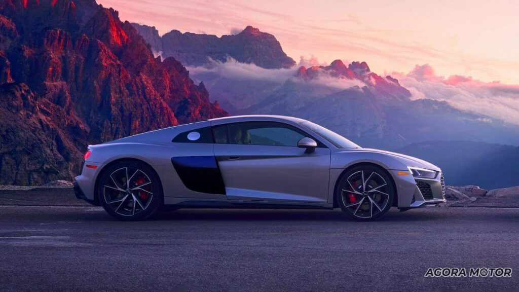 Audi R8 2023 de lado.