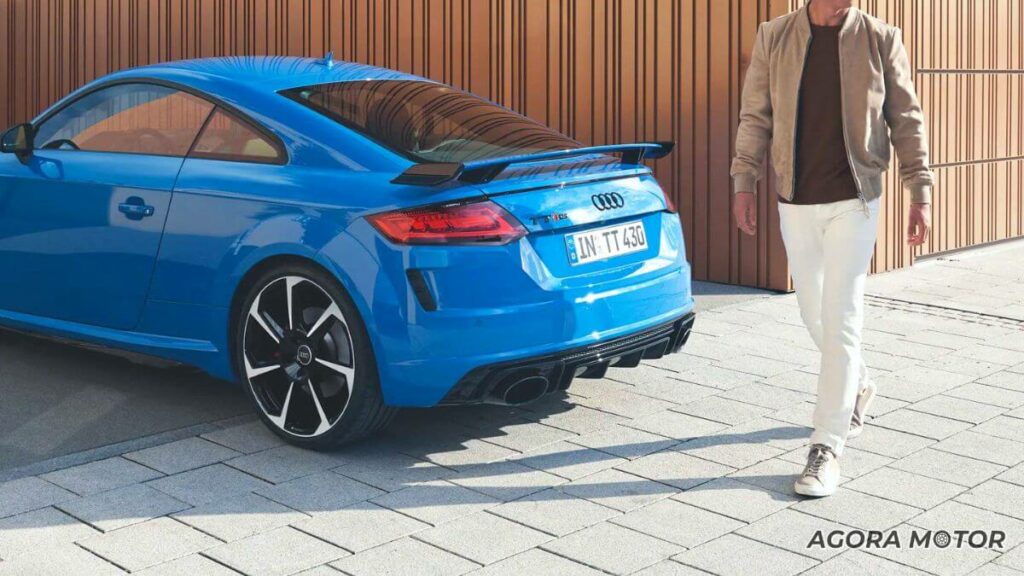 Audi TT RS azul.