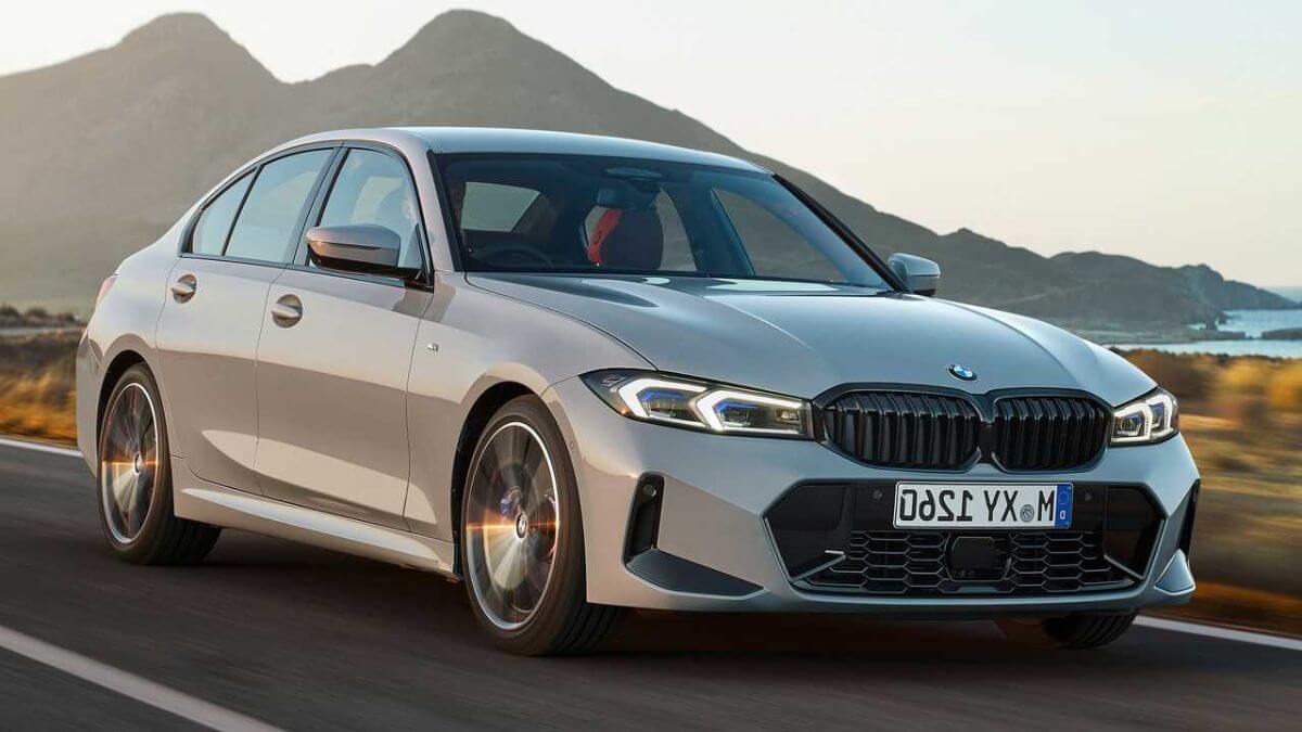 BMW 320i 2023 em diagonal. Um dos carros da BMW 2023.