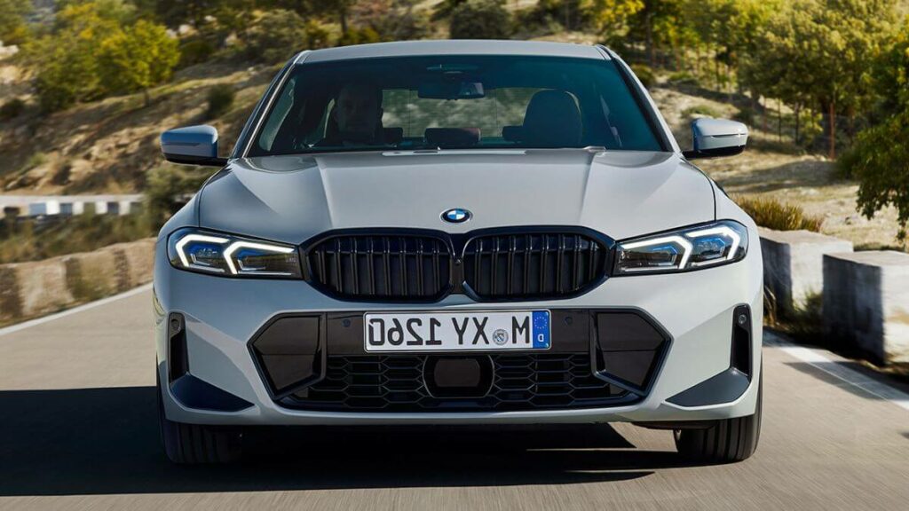 Frente da BMW 320i 2023.