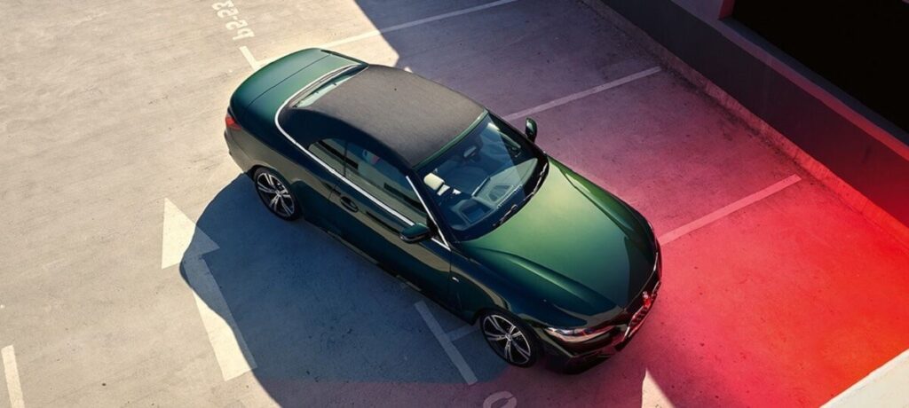 Visão aérea da BMW 420i Cabrio 2023.