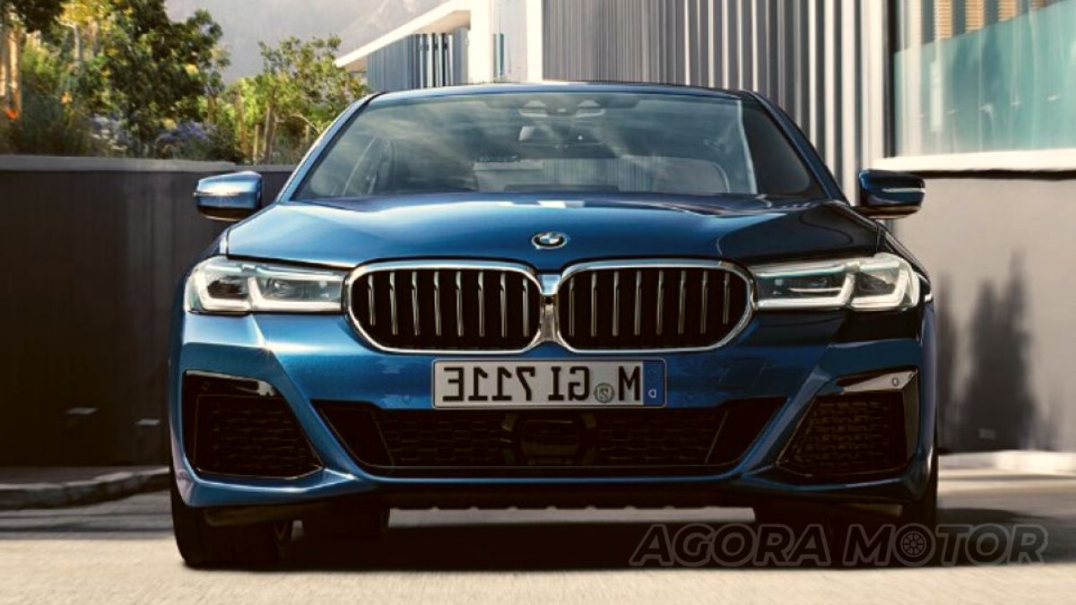 Frente da BMW 550e 2023.