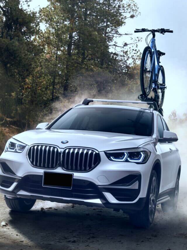 BMW X1 com uma bicicleta no rack.