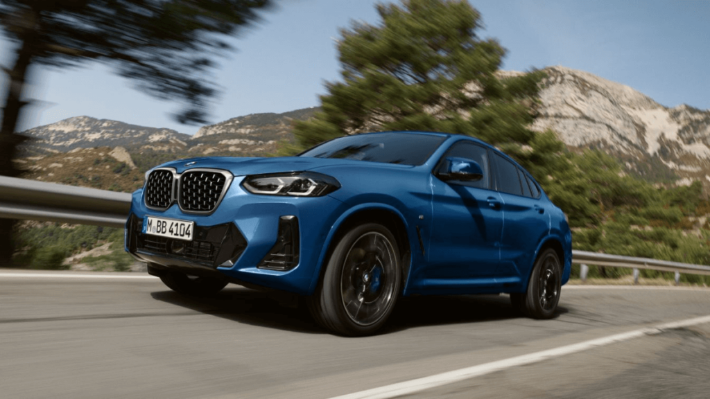 BMW X4 acelerando.
