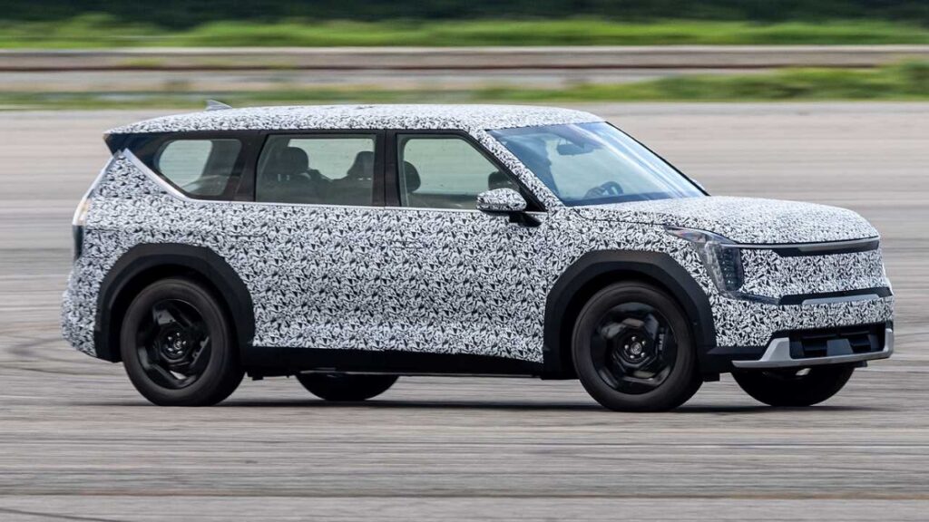 Foto lateral de um EV9 da Kia