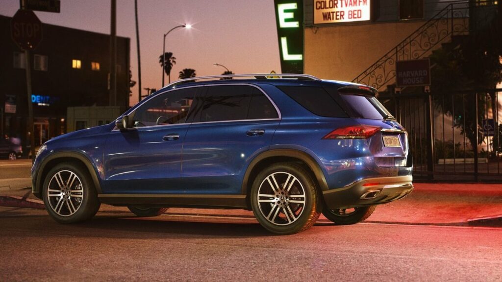 GLE 2023 na cor azul.