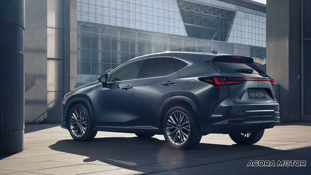 Traseira do Lexus NX 2023.