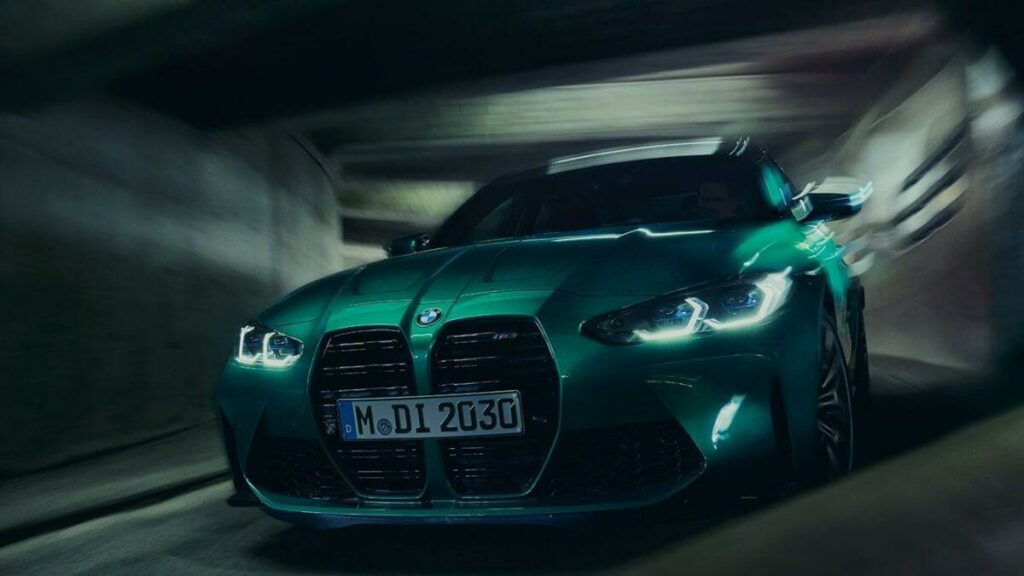 Frente na cor verde da M3 Competition,