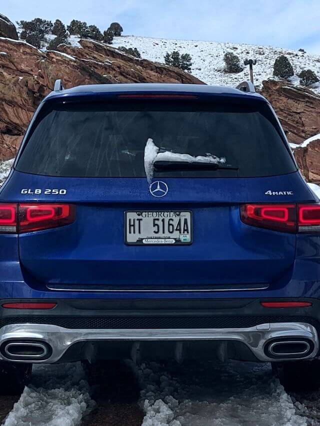 Traseira da Mercedes GLB 2023.