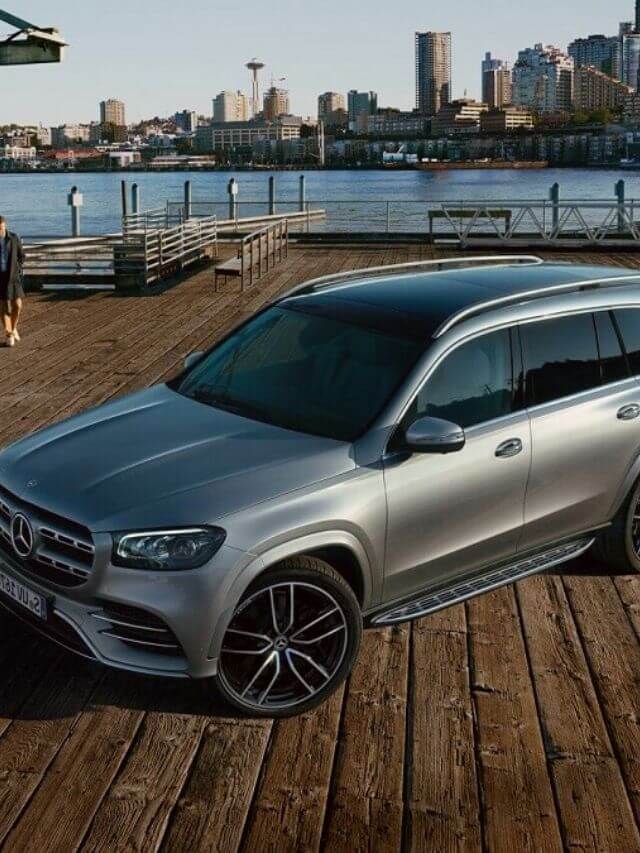 Mercedes GLS parada.
