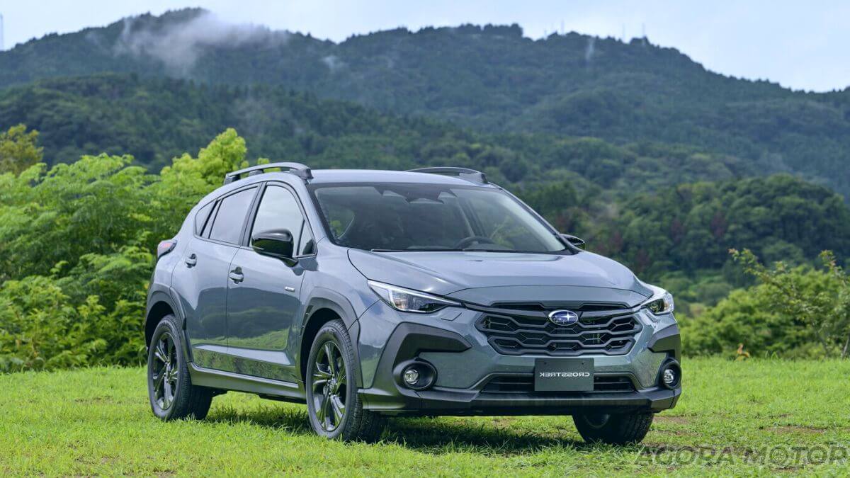 Crosstrek 2023 na cor cinza.
