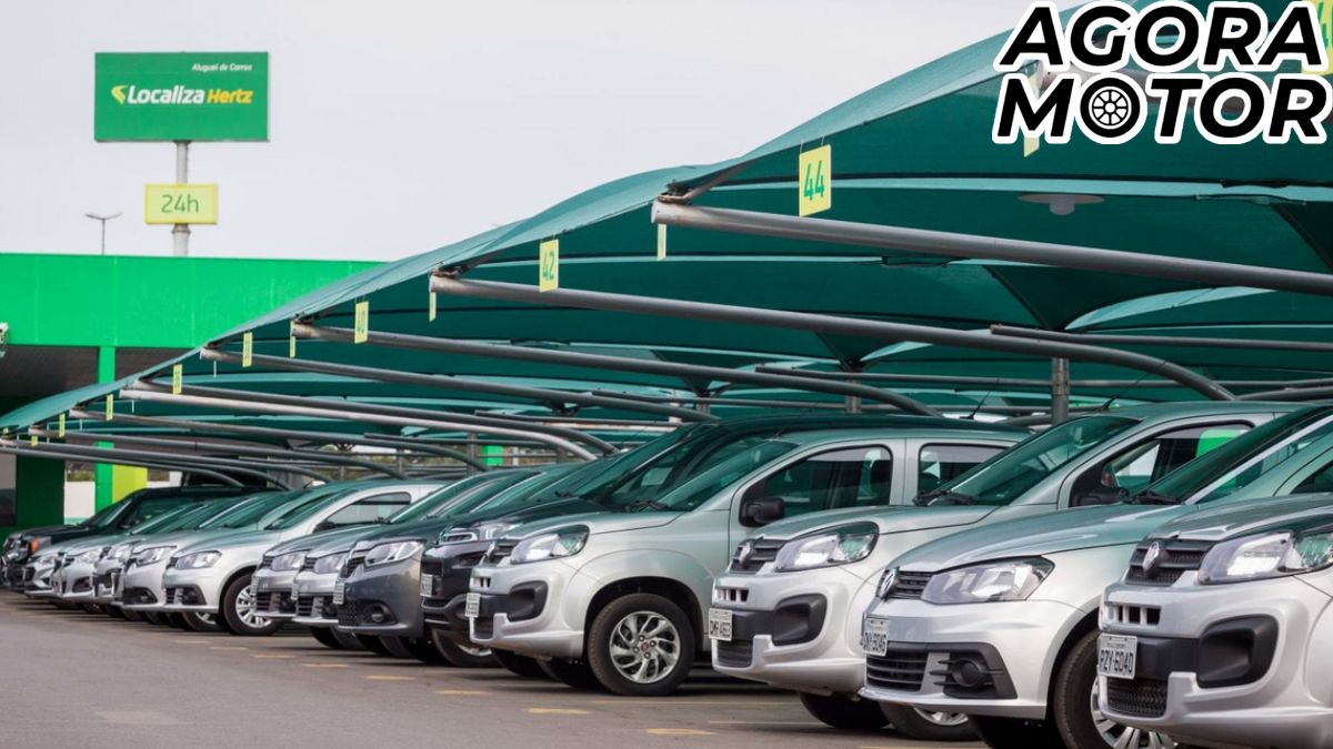 Foto de carros em uma garagem de uma locadora