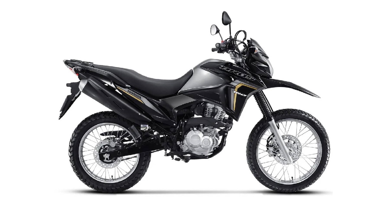 Foto de uma Honda Bros 2023 preta em um fundo branco