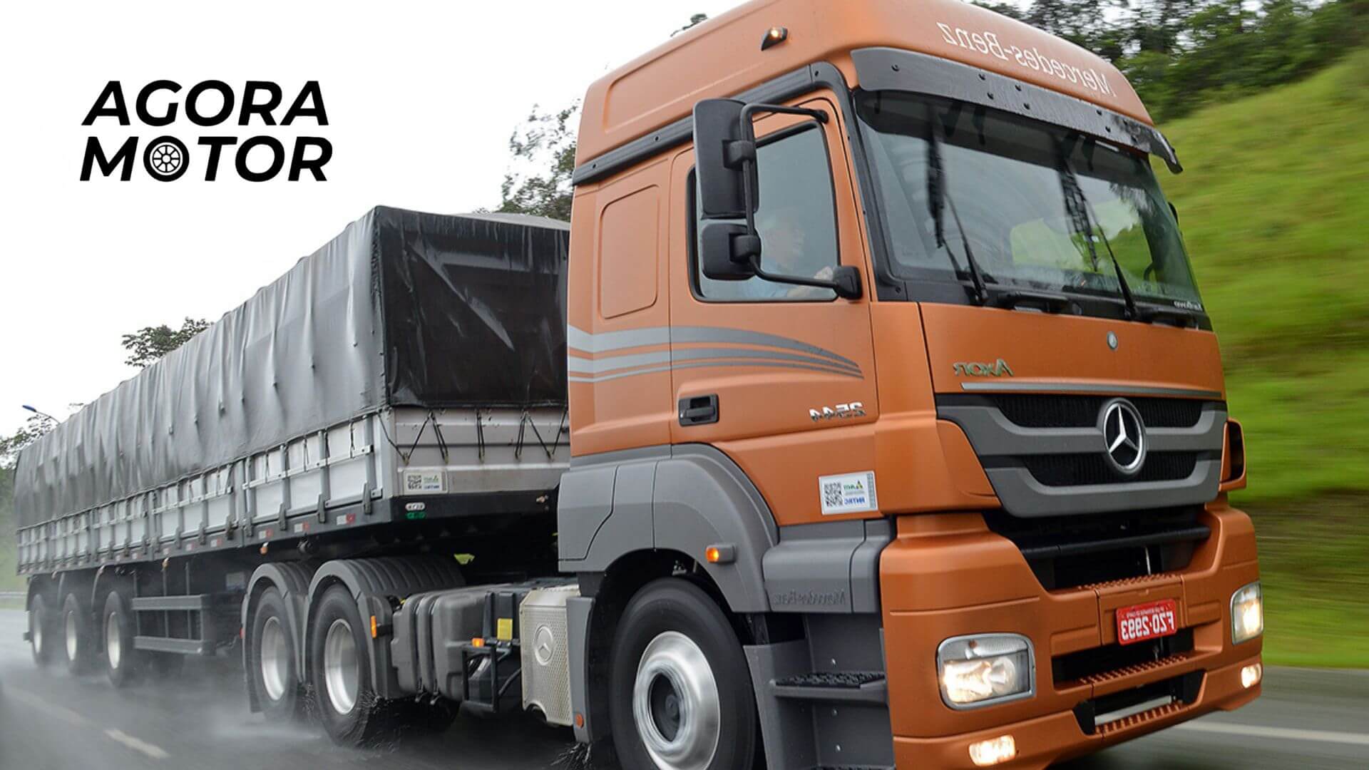 Foto lateral de um caminhão Mercedes Axor