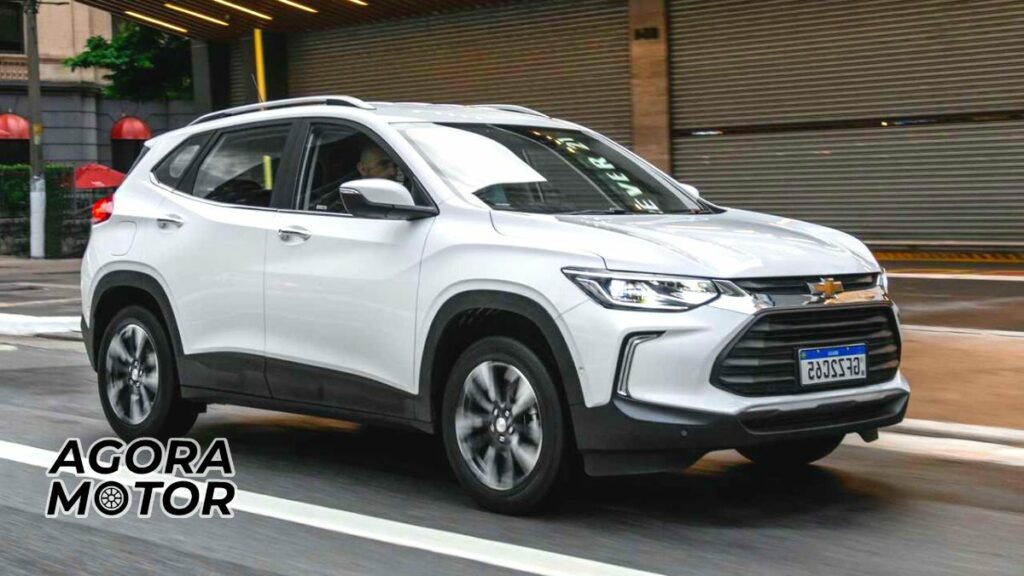 Foto lateral de uma Tracekr 2022 Carros