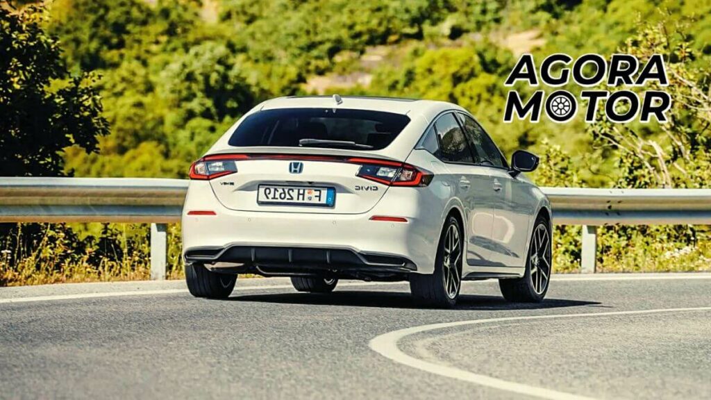 Foto traseira de um Civic e:Hev 2023
