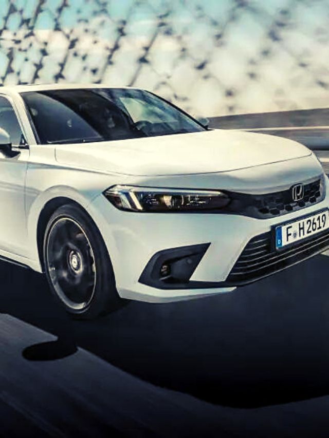 Foto frontal de um Civic e:HEV 2023