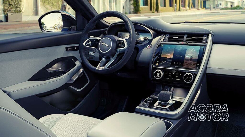 Foto do interior do Jaguar E-Pace 2023