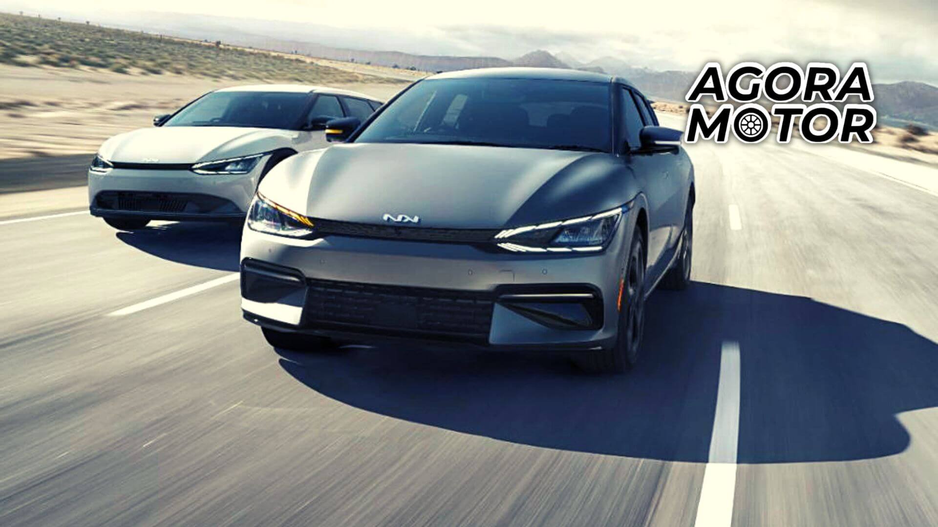 Foto de dois Kia EV6 2023 andando em uma estrada