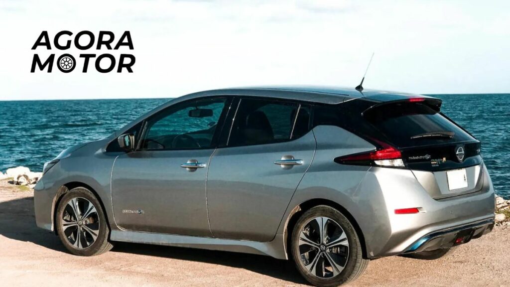 Foto lateral de um Nissan Leaf Tekna