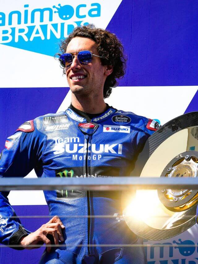 Foto de Rins recebendo o seu prêmio