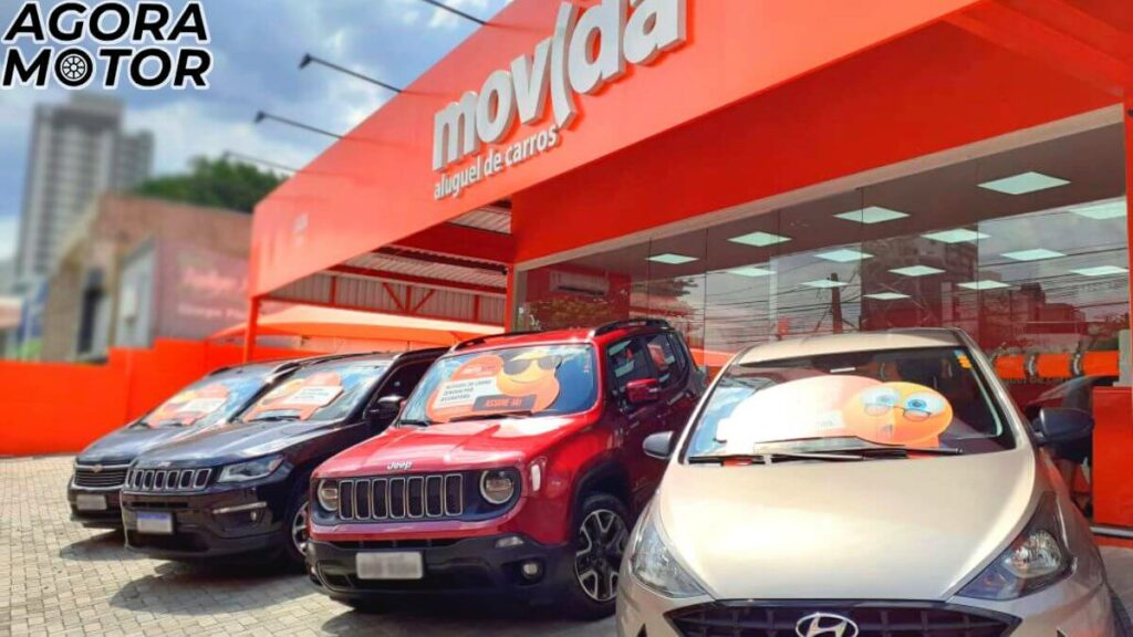 Foto de vários carros na frente da fachada da Movida