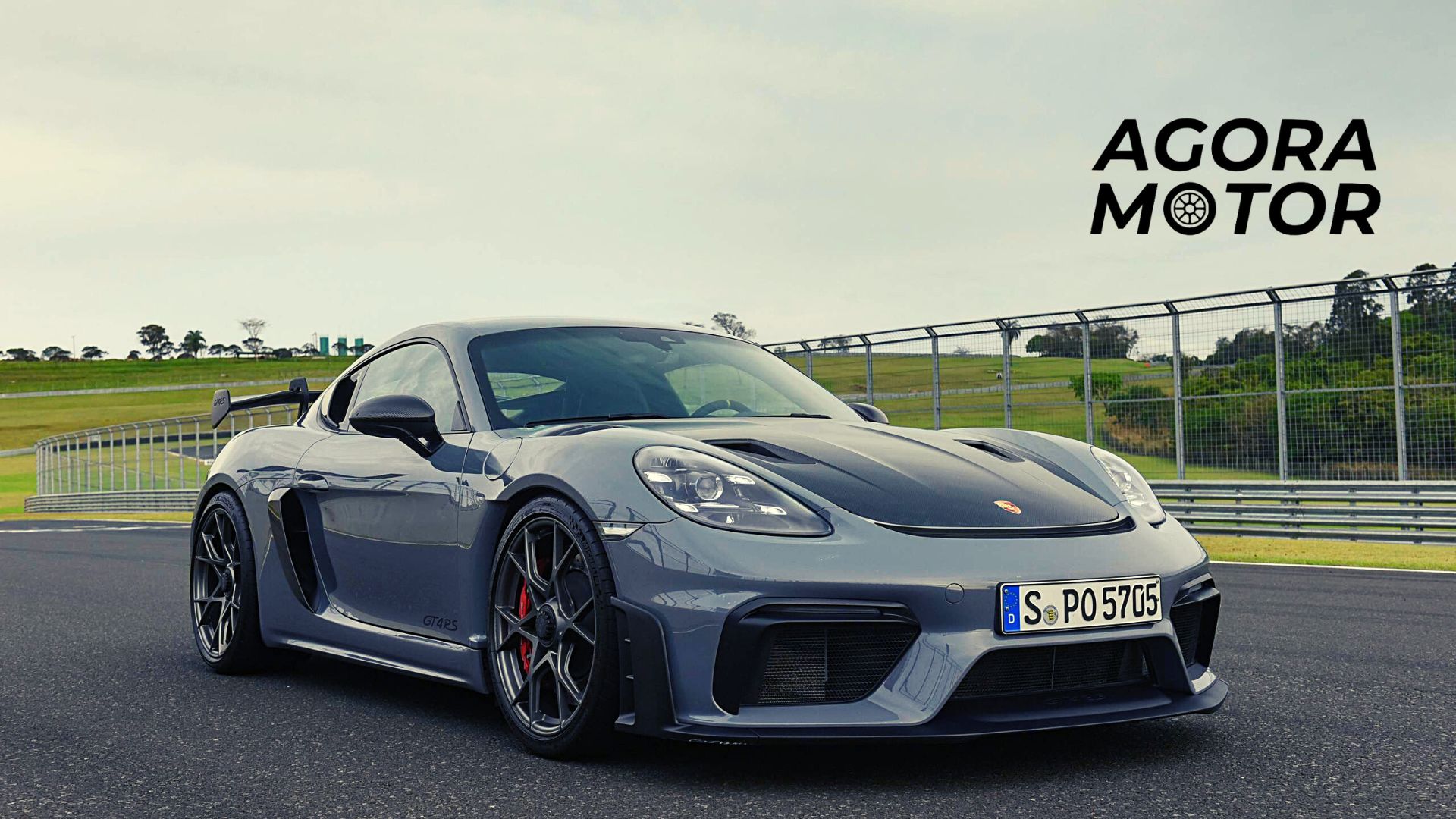 Foto de um Porsche Cayman 718 GT4 RS