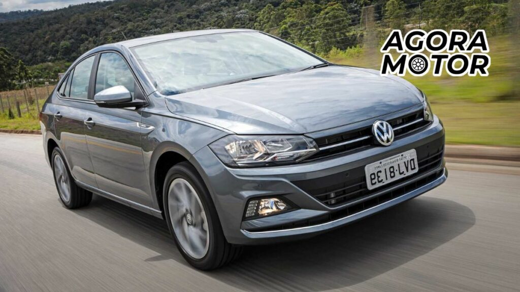 Foto frontal de um Volkswagen Virtus prata