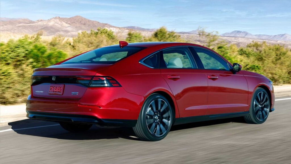 Honda Accord 2023 vermelho.