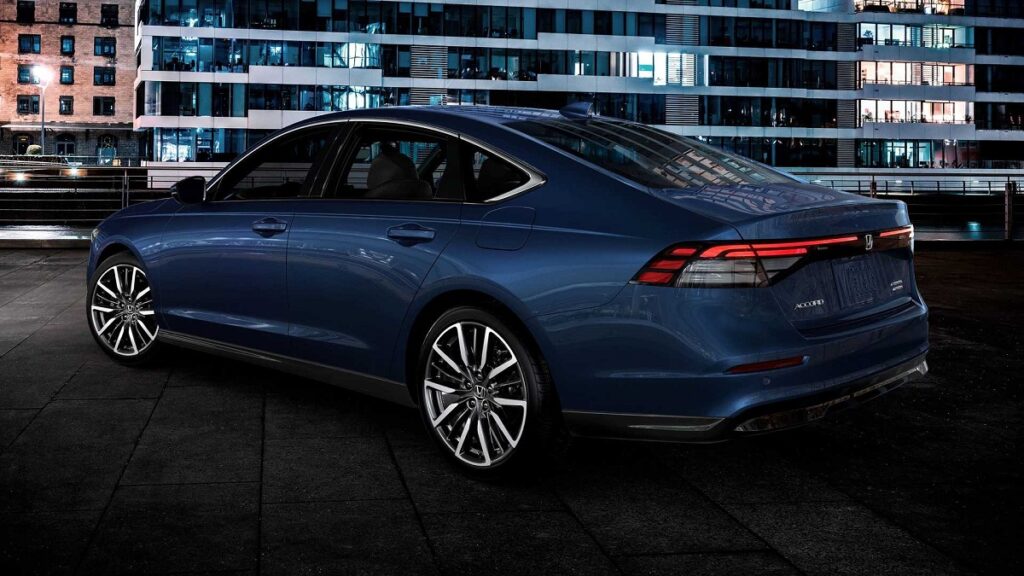 Honda Accord 2023 azul.