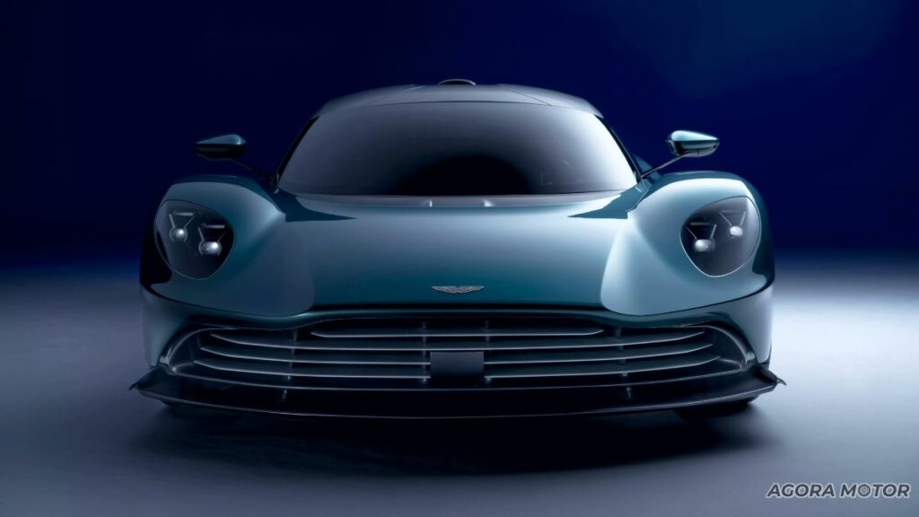 Dianteira do Aston Martin Valhalla 2023.