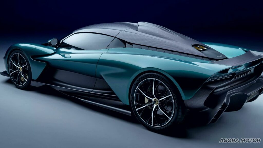 Aston Martin Valhalla de lado.