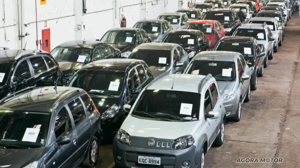 Frota de carros para leilão.