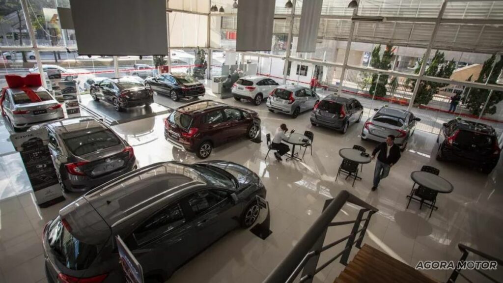 Concessionária de veículos.