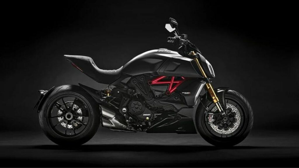 Lateral da Diavel.