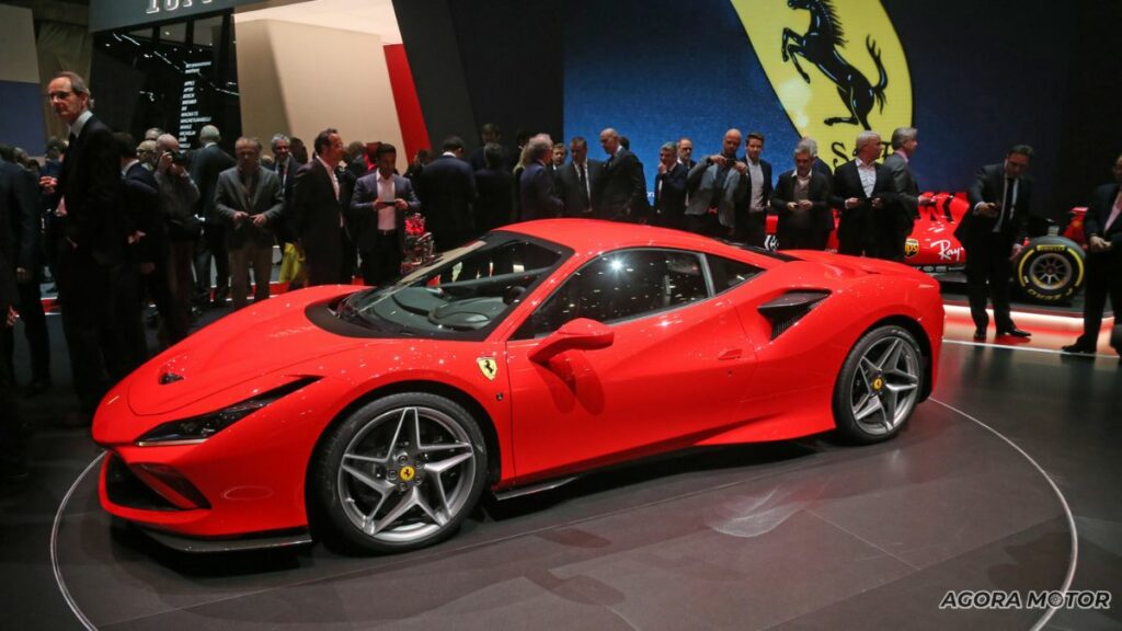 Ferrari F8 vermelha.