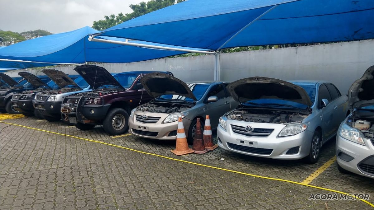 Leilão de veículos.